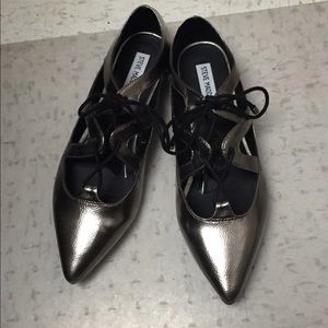Steve Madden Pewter lace up flats