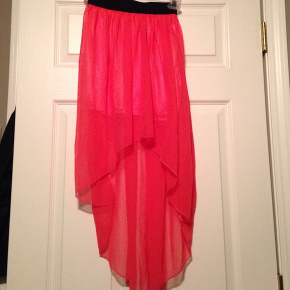 Super cute high low skirt