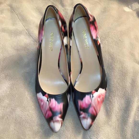 🚫Sold🚫Nine West flower print pump / floral heels - Picture 2 of 4
