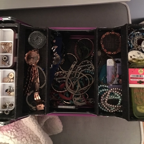 Getting rid of all jewelry please make offers!