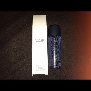 MAC mineralized charge water cleanser