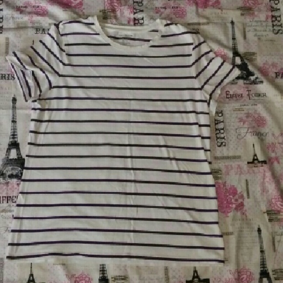 Lord & Taylor Tee - Picture 2 of 4