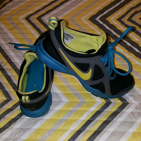 Nike tennis shoes
