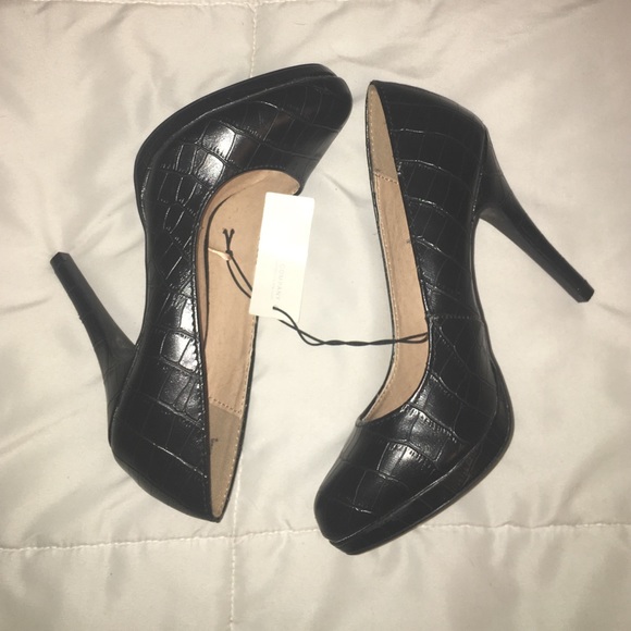 Cute simple black heels, never worn