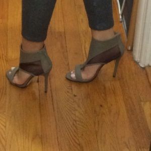 👠 STUNNING high heels mix of Olive and Grey