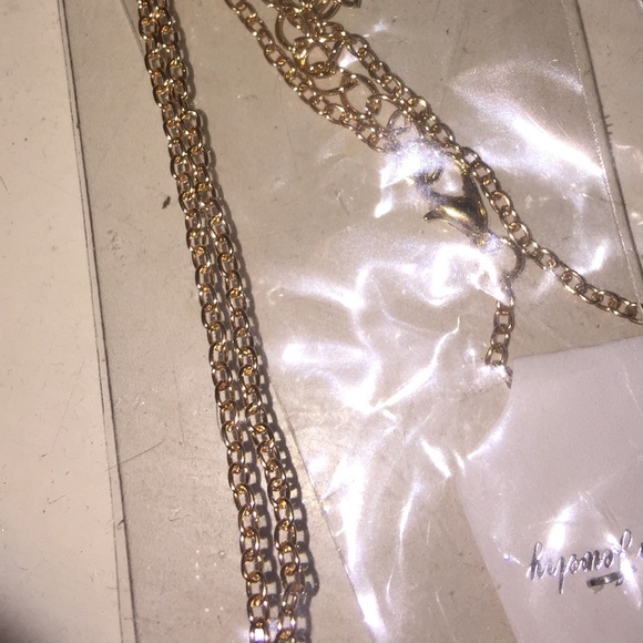 Beautiful Gold Toned Necklace - Picture 3 of 4