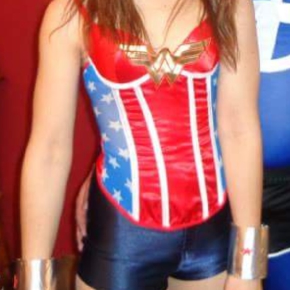 Wonder Woman Corset - Picture 3 of 3