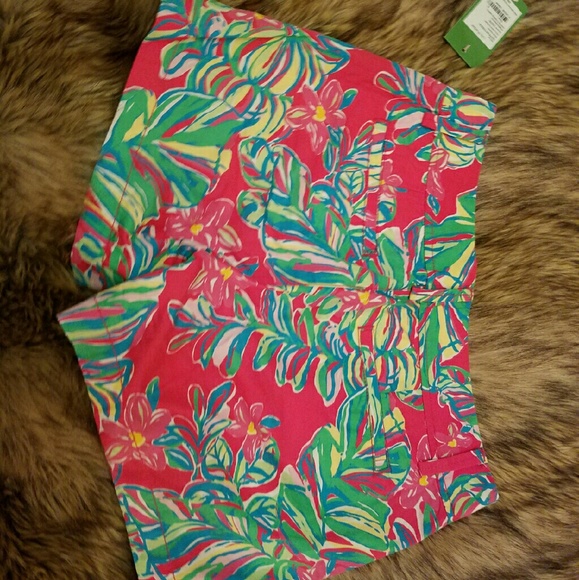 Lilly Pulitzer NWT shorts size 6!