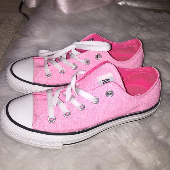 Pink converse