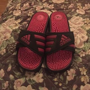 Adidas hot pink massage chanclas size 8