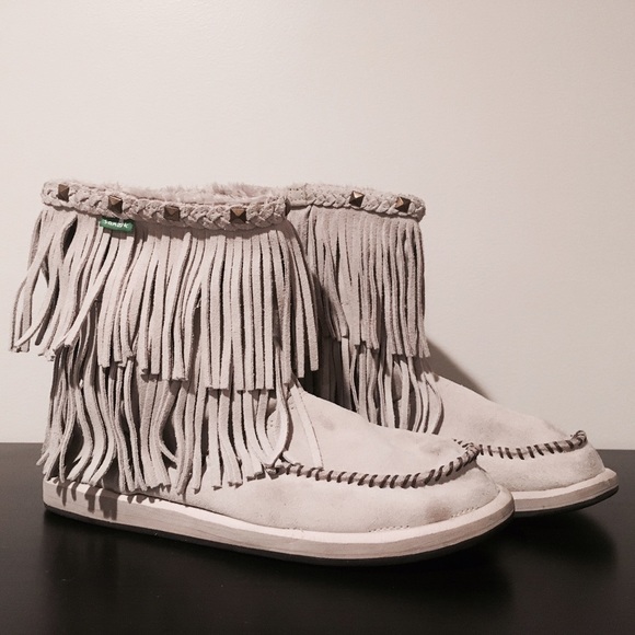 SANUK Dream Catcher Black Suede Stud Fringe Bootd