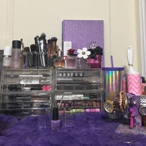 2 or 4 Acrylic Organizers with 3 drawers each one.