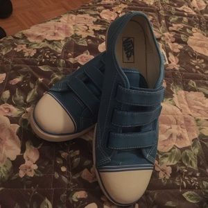 BLUE VANS size 8 almost new conditions