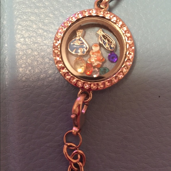 Finding Dory floating charm bracelet