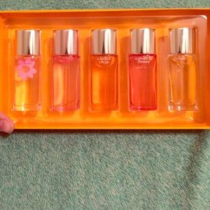 Clinique "A little happiness" perfume set