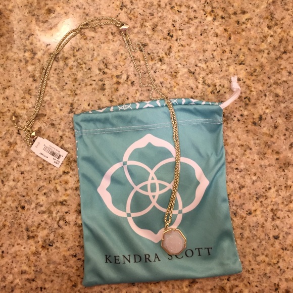 Kendra Scott Jewelry - Kendra Scott Lizzie Necklace