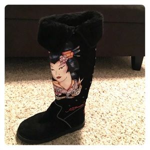 Black Ed Hardy boots with beautiful decal