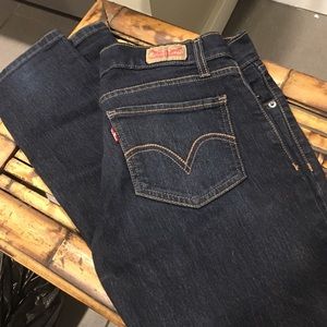 Dark Blue 524 Levi's. Skinny leg.