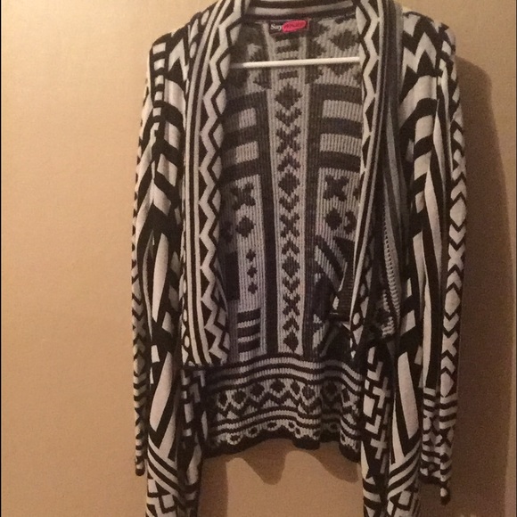 Black and white patterned cardigan - Picture 2 of 3