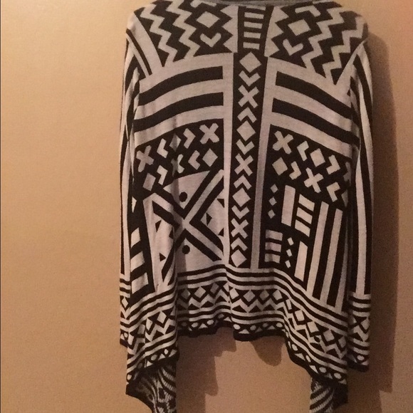 Black and white patterned cardigan - Picture 3 of 3