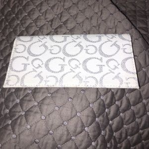 Guess checkbook holder never used