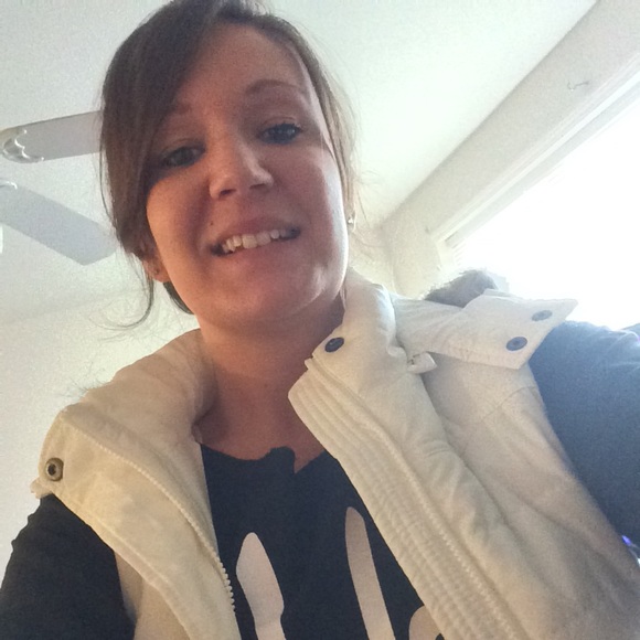 Meet your Posher, Sarah - Picture 2 of 2