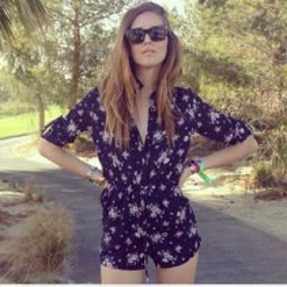 ▪️ROMPER▪️Chiara Ferragni Featured! - Picture 1 of 4