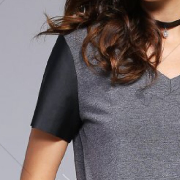 🌺HP🌺 V neck short sleeve Tee - Picture 2 of 3