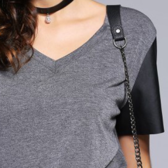 🌺HP🌺 V neck short sleeve Tee - Picture 3 of 3