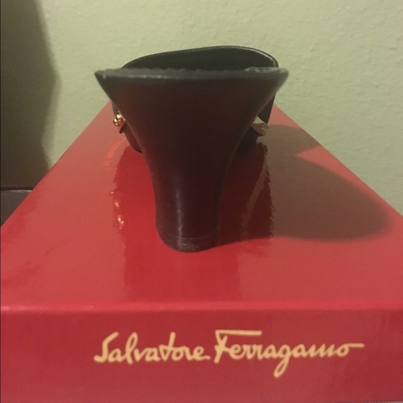 NEW Salvatore Ferragamo wide-strap sandals - Picture 2 of 4