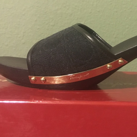 NEW Salvatore Ferragamo wide-strap sandals - Picture 3 of 4