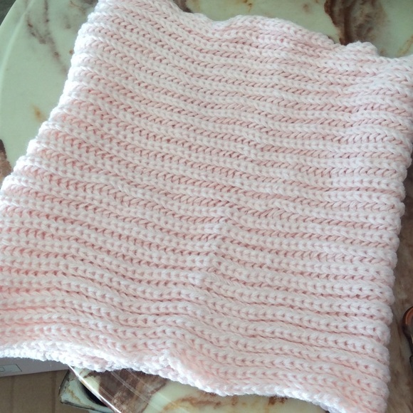 Pink, cable knit cowl neck scarf - Picture 2 of 3