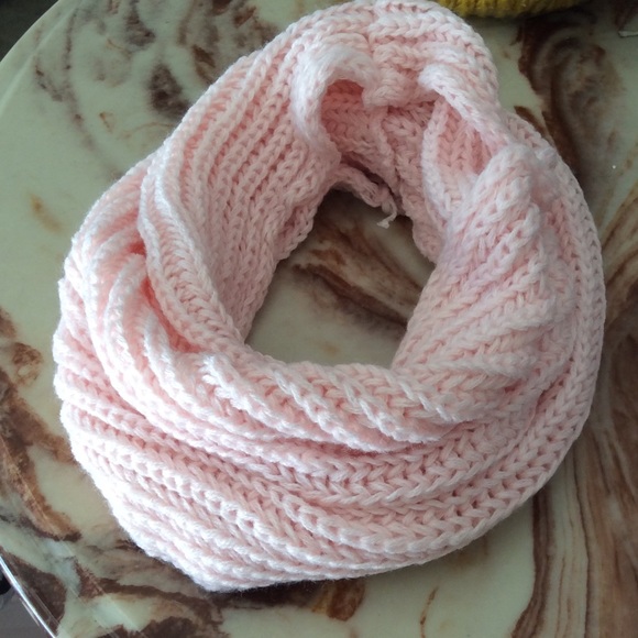 Pink, cable knit cowl neck scarf - Picture 3 of 3