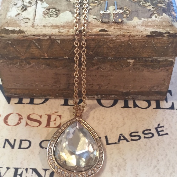 Jewelry - Teardrop Pendant Necklace & Earrings