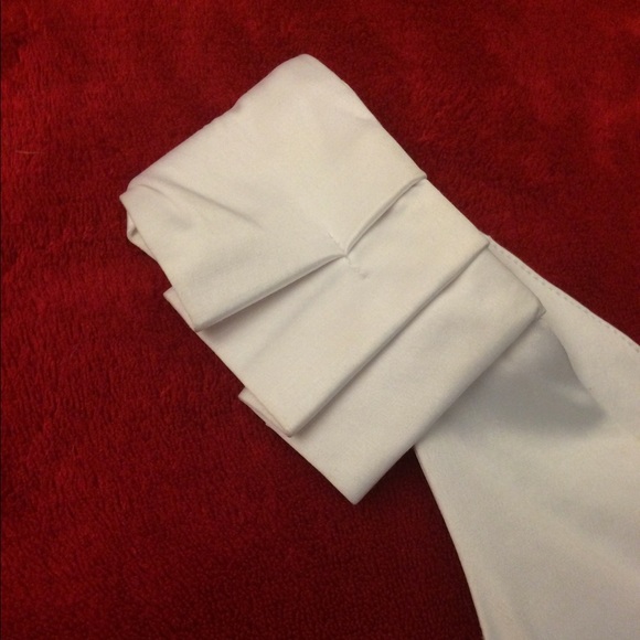 White dress - Picture 2 of 3