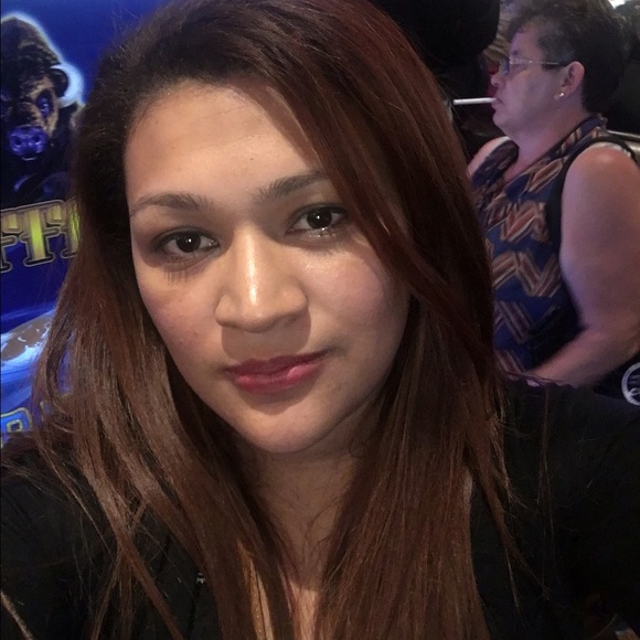 Meet your Posher, Yesenia