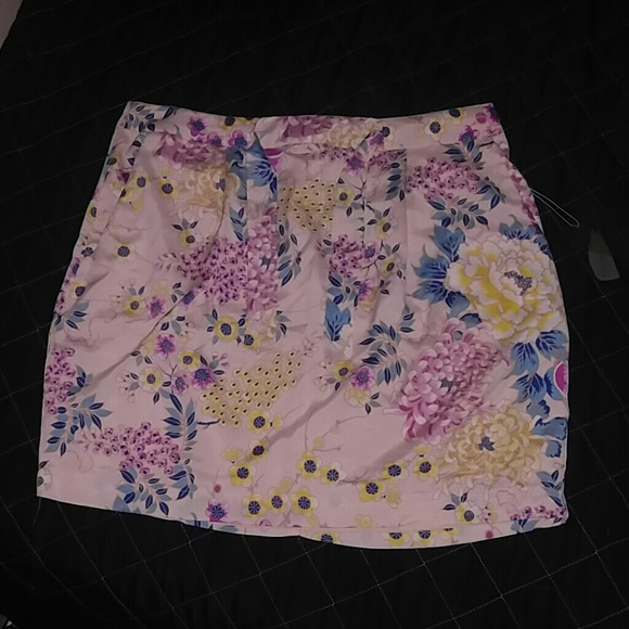 Forever 21 mid waist floral skirt size L
