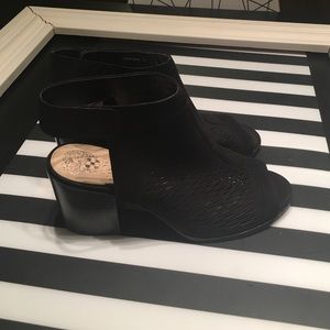 Vince Camuto Black bootie heels