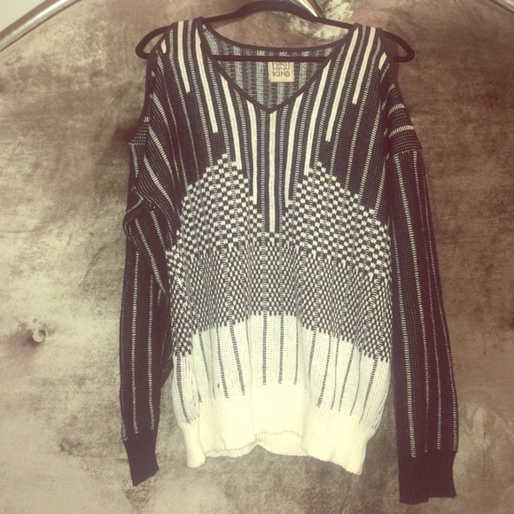 ❤️Cold Shoulder top by Furst of A Kind