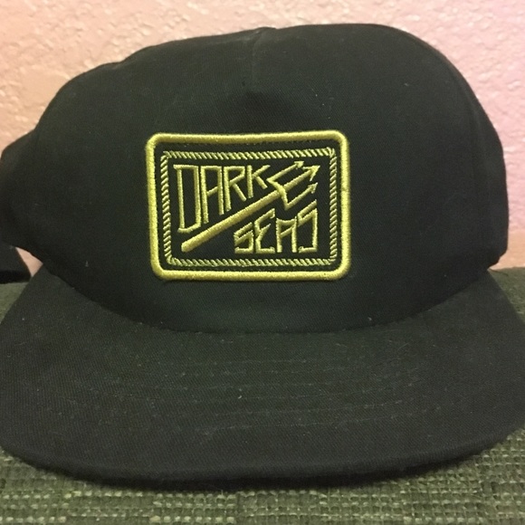 Never before worn Dark Seas snap back