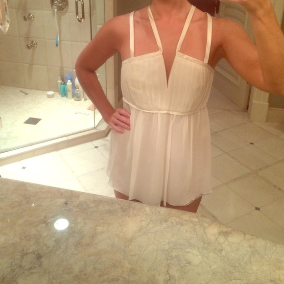 ❤️White Chiffon Key Hole Top by Philosophy - Picture 1 of 4
