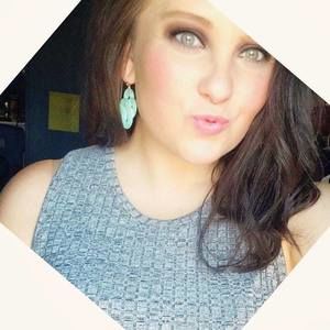 Meet your Posher, Elaina