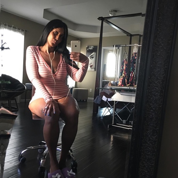 Pink/white onesie - Picture 1 of 2