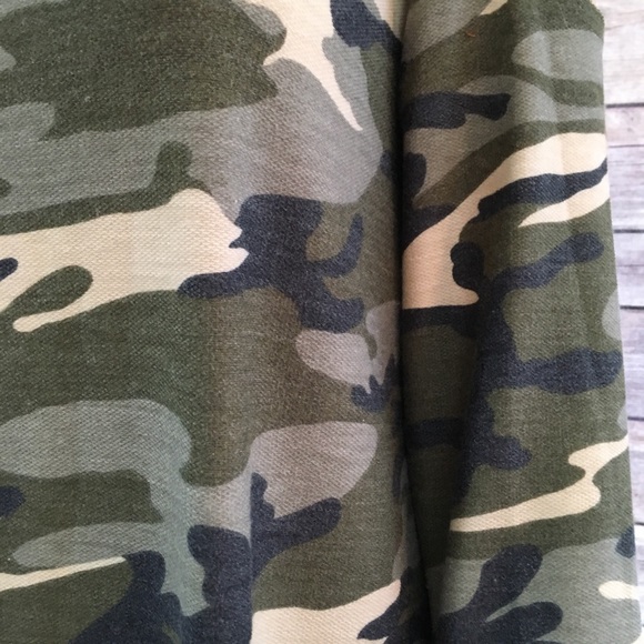 Cold-shoulder Camo in Olive - Picture 8 of 8