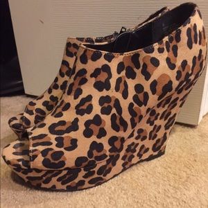 Cheetah wedges