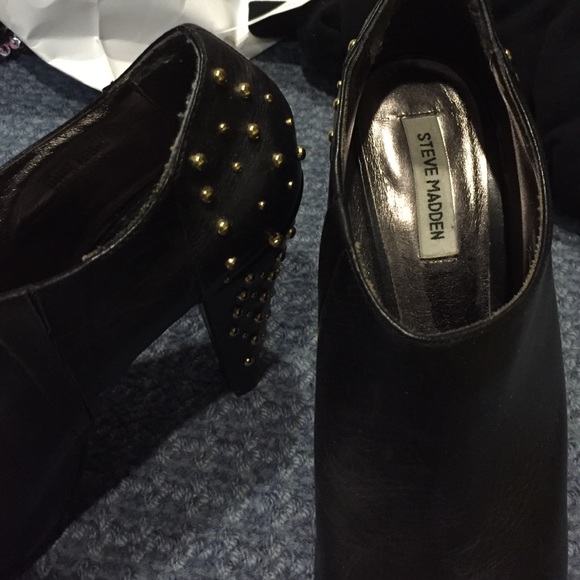 Steve Madden Shoes - Steve Madden peep toe booties