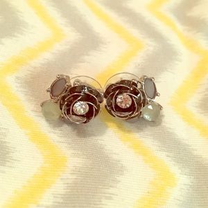 Loft flower earrings 🌺