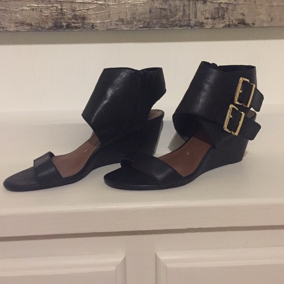 Black Jessica Simpson's wedge heel