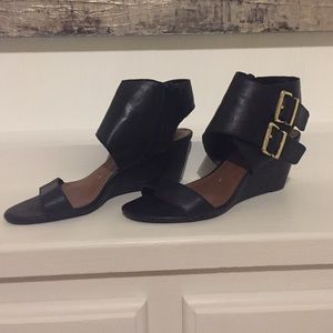 Black Jessica Simpson's wedge heel