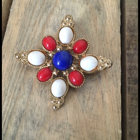 Vintage Sarah Coventry Gold Cross Brooch Pin